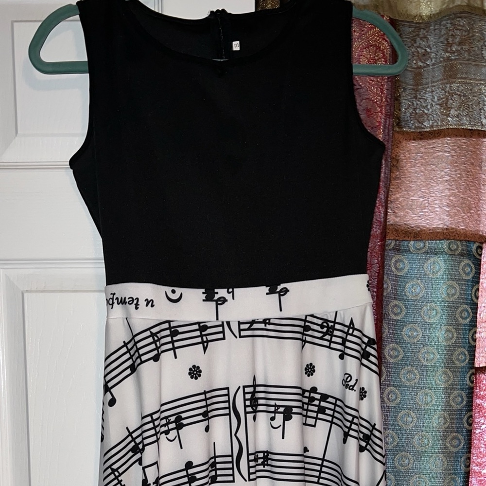 Concert Dress! Bought for daughters orchestra performance. Sz ADULT small